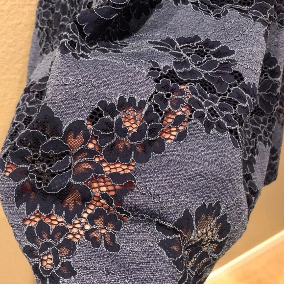 Vince Camuto Women's Navy Blue Floral Lace Sleeveless Lined Dress Size 6 - Picture 11 of 13